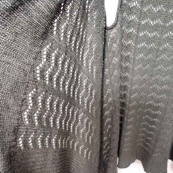 Women's Derek Heart Sweater Vest - Picture 5 of 5